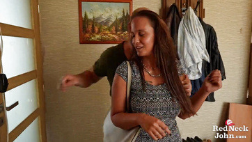 Παρήγγειλε μια καυτή πόρνη να έρθει σπίτι του και έσπρωξε το τεράστιο πέος του μέσα της με δυσκολία Thumb