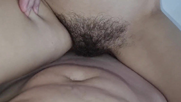 Πριν από τη δουλειά γάμησα τη γυναίκα μου με το μεγάλο στήθος και τελείωσα πάνω στην όμορφη βυζιά Thumb