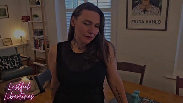 Όμορφη μητριά άφησε τον γιο της να βάλει το πουλί του στο μουνί της για τελευταία φορά Thumb