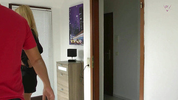 Όσο μεγαλύτερη τόσο πιο καυτή η ξανθιά Γερμανίδα που ζει και πεθαίνει για τεράστια πέη Thumb