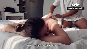 Μόλις ζήτησα από τον θετό γιο μου να μου κάνει μασάζ στην πλάτη, αλλά μου γάμησε το μουνί Thumb