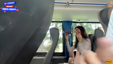 Άγνωστη κοπέλα ήρθε κοντά μου στο λεωφορείο για να μου κάνει σεξ με το πέος σε στύση Thumb