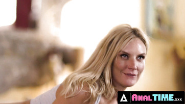 Η πεινασμένη milf μαμά με τα κολάν της γύρισε στον νεαρό θετό γιο και άφησε το πούτσο του να μπει ο κώλος της Thumb