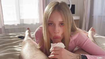 Η διεστραμμένη ετεροθαλής αδερφή μου τύλιξε το δαντελένιο εσώρουχό της γύρω από το πουλί μου και μπορούσα να τελειώσω στο πρόσωπό της Thumb